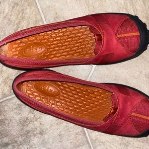 Privo womens walking slipons